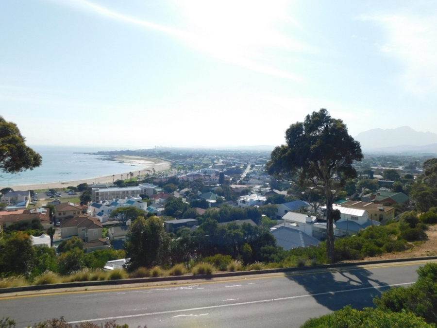 6 Bedroom Property for Sale in Mountainside Western Cape
